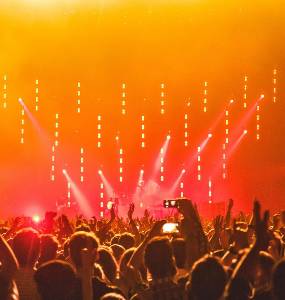 Najlepsze zegarki na festiwal – styl, wygoda i funkcjonalność