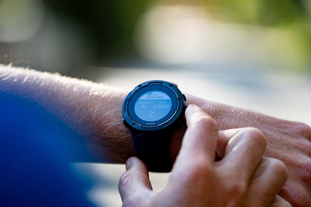 Zegarek Suunto na ręku