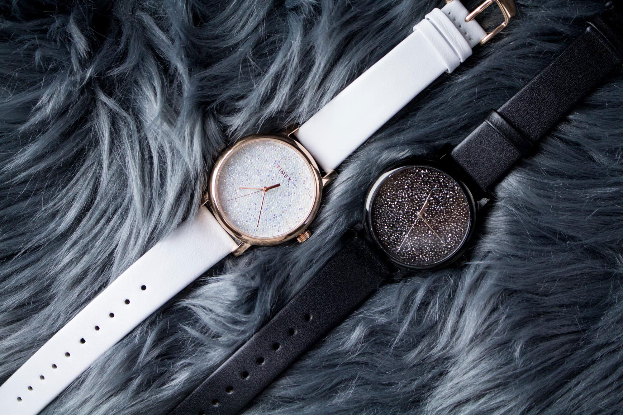 czarny i biały zegarek Timex z kryształkami