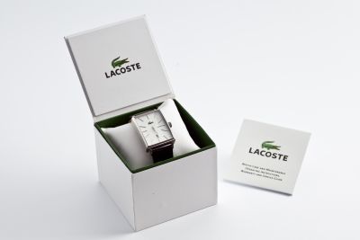 Pudełko zegarka marki Lacoste