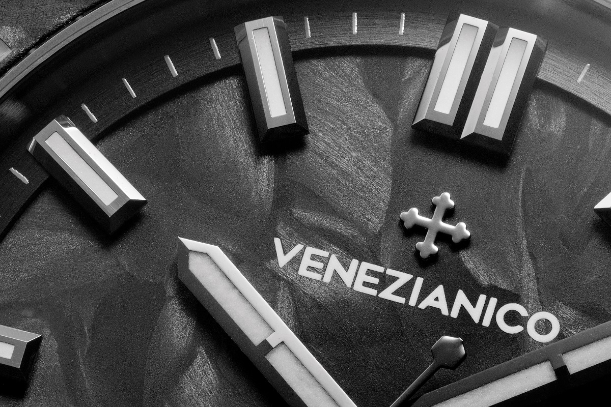 Tarcza zegarka męskiego Venezianico Nereide Carbonio z kutego węgla