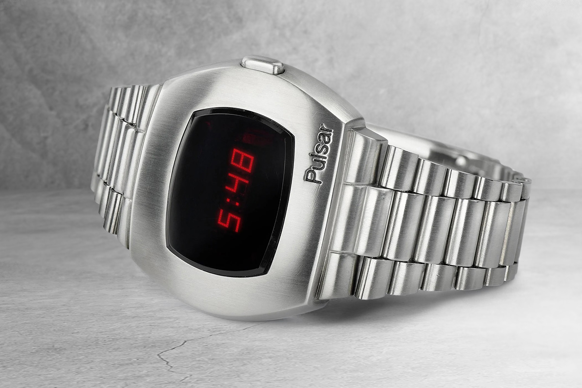 Hamilton Pulsar - zegarek kwarcowy z wyświetlaczem LCD