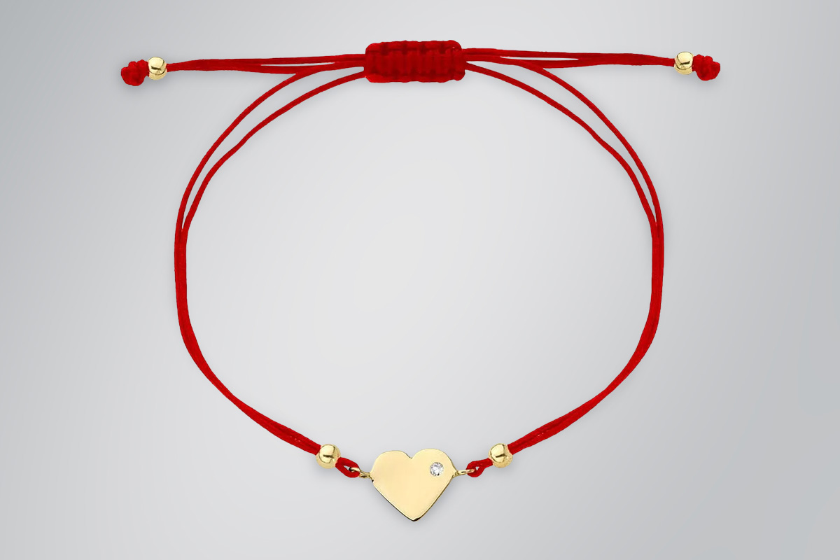 bransoletka z zawieszka i czerwonym sznurkiem marki Bonore