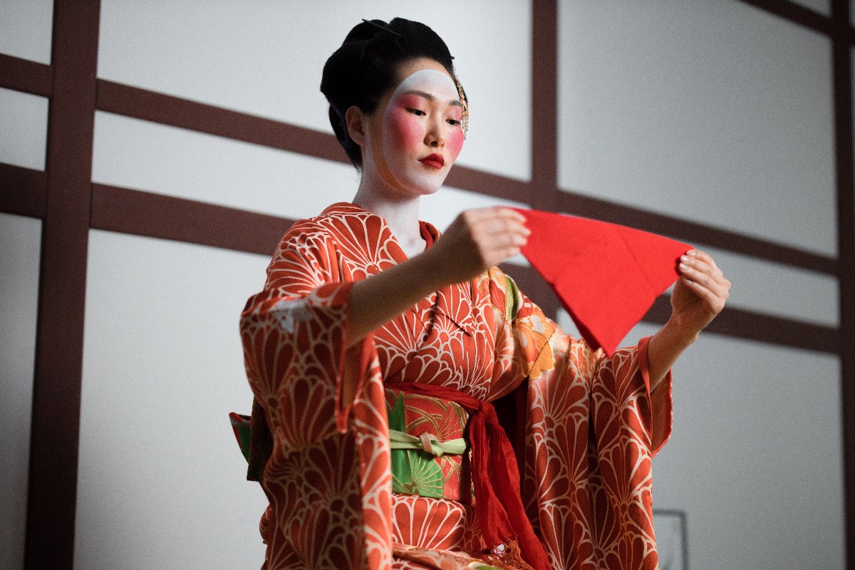 Japonka ubrana w klasyczne kimono