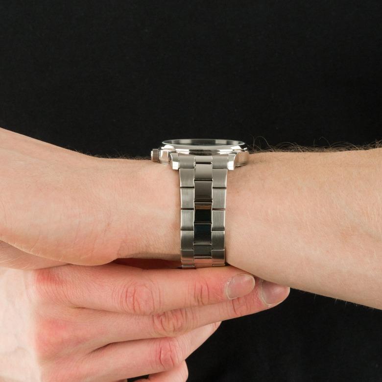 Zegarek Citizen BM8550-81EE - Fluorescencyjne wskazówki i indeksy