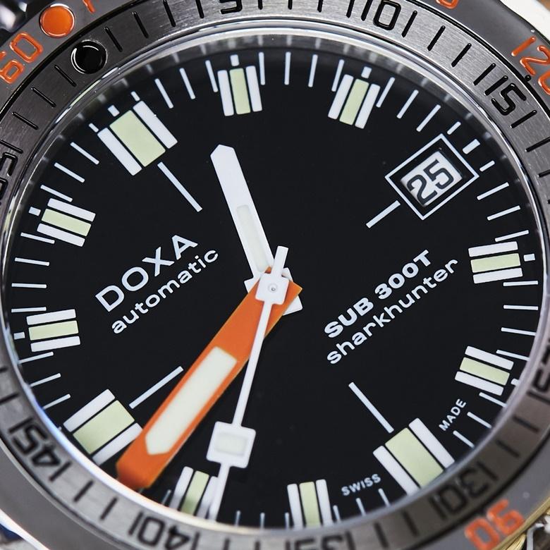 Zegarek Doxa Sub 883.10.101.10 - Tarcza